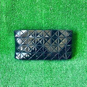 ISSEY MIYAKI BLACK CLUTCH/CROSSBODY bag with chain